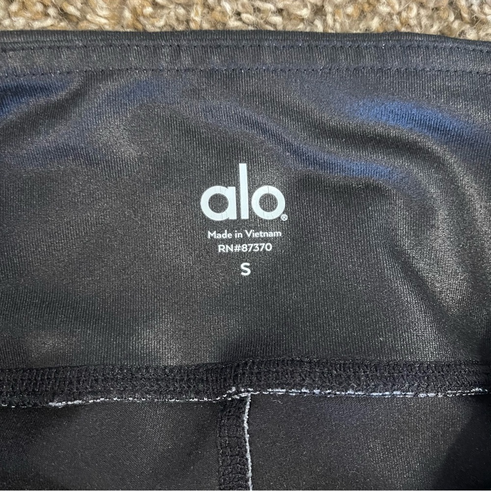 Alo Yoga Gypset Goddess Leggings Black Butterfly Women’s Size Small 27” Athletic - Picture 4 of 9
